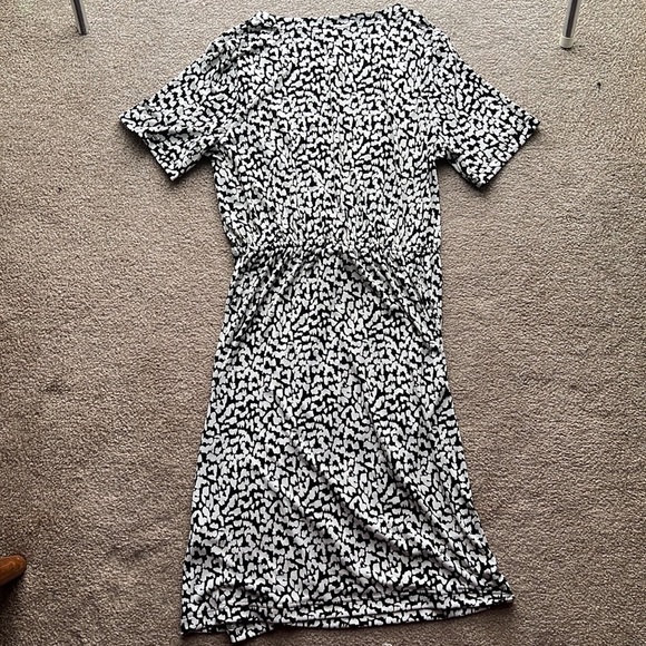 NWT Banana Republic Black and White Patterned Wrap Dress - Picture 5 of 5